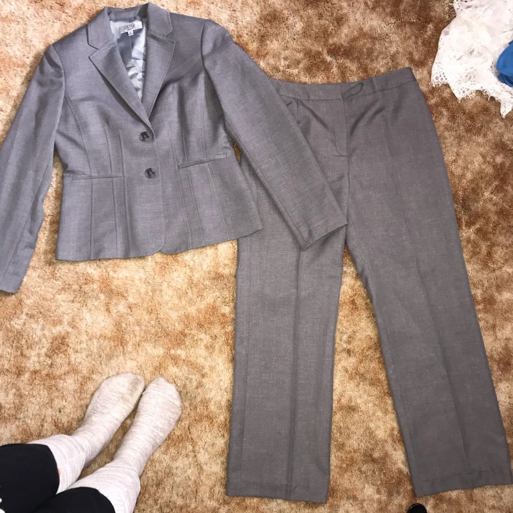 New super adorable women’s blazer suit and pants